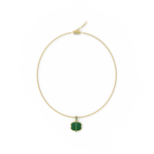 Collier monogramme émail vert